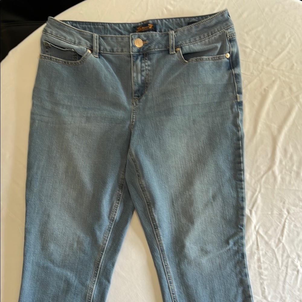 Blue Skinny Jeans with Faded Look and Contrasting Stitching